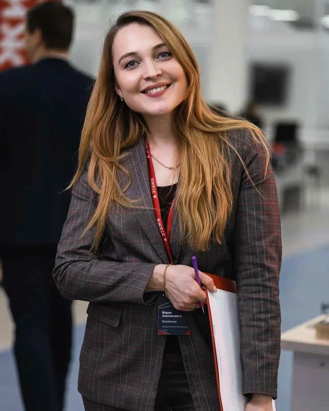 Всем привет! 👋🏻
Давайте сразу расскажу, кто я такая и о чем мой блог.
Меня зовут Мария и моя жизнь тесно переплетена с миром HR | Сетка — социальная сеть от hh.ru