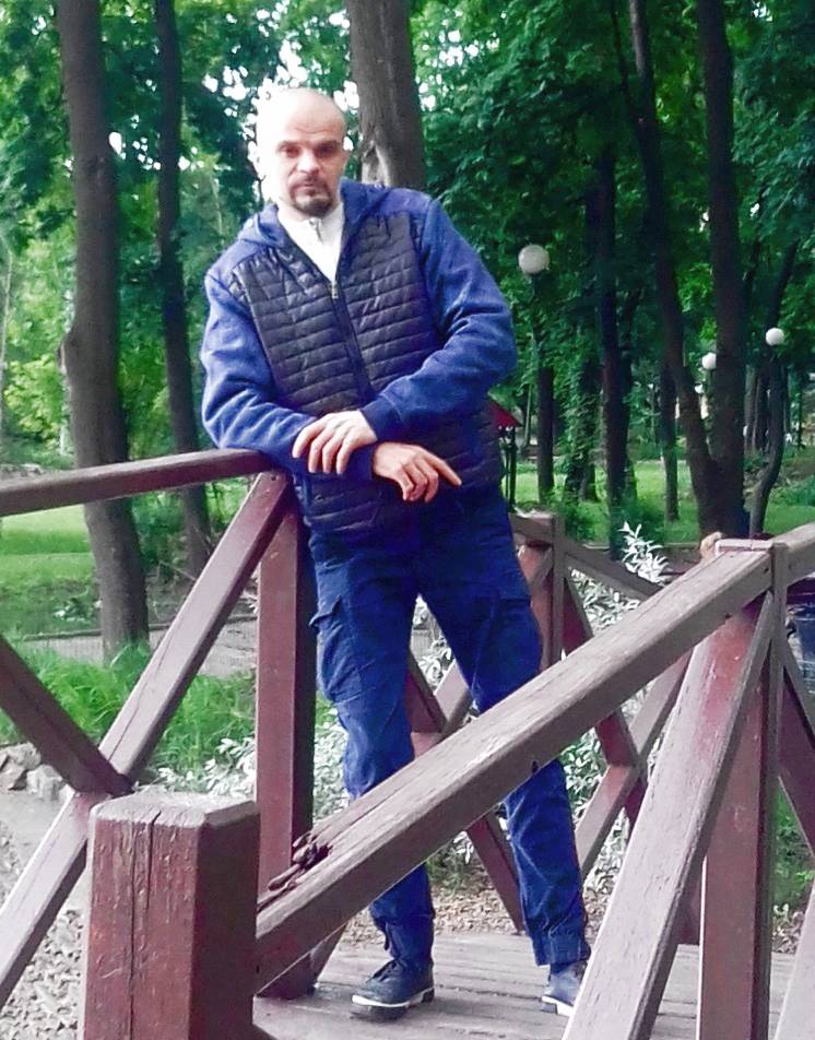 Денис Деревянко