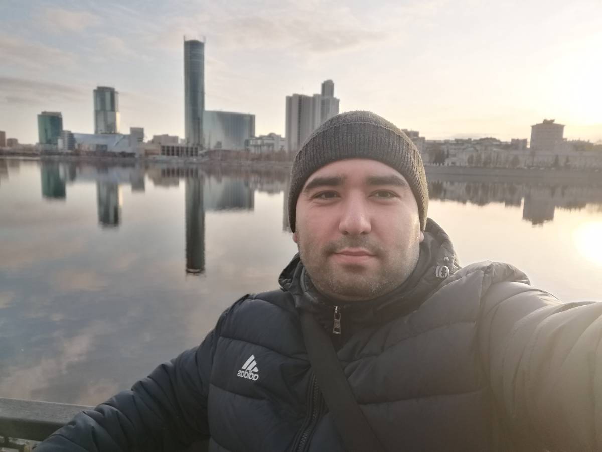 Юрий Султанов