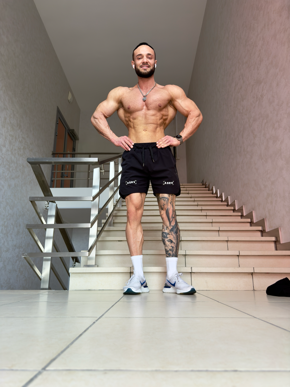 💸 Стоимость моего рациона в межсезонье
Я решил посчитать свои расходы, и вот что получилось:
▪️400 г бурого риса (70 руб.)
▪️3 вареных яйца (30 руб.)
▪️60 г легкого сыра (60 руб | Сетка — социальная сеть от hh.ru