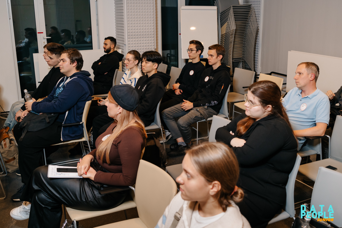 В октябре я не упустила возможность посетить классное событие — IT митап Data People Junior, организованный компанией GlowByte. Это мероприятие стало настоящим источником вдохновения и знаний | Сетка — социальная сеть от hh.ru
