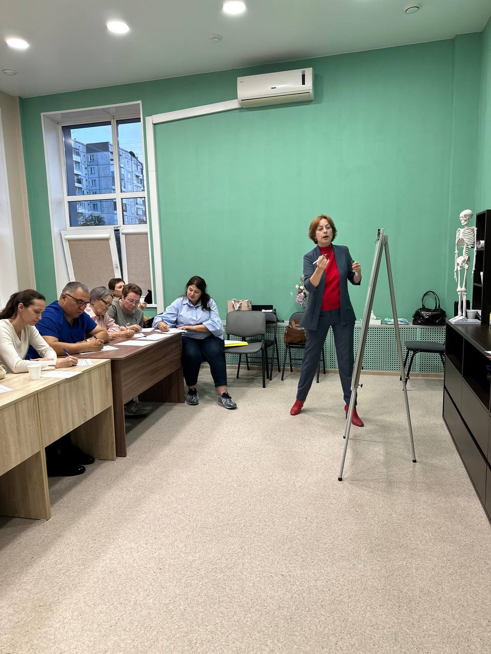 Доброе, доброе, добрейшее.
Сегодня четверг и замечательный день. Сегодня стартует группа #пишемвместе по четвергам. Обожаю работать с осознанными и наблюдать за их результатами.
А 01 | Сетка — социальная сеть от hh.ru