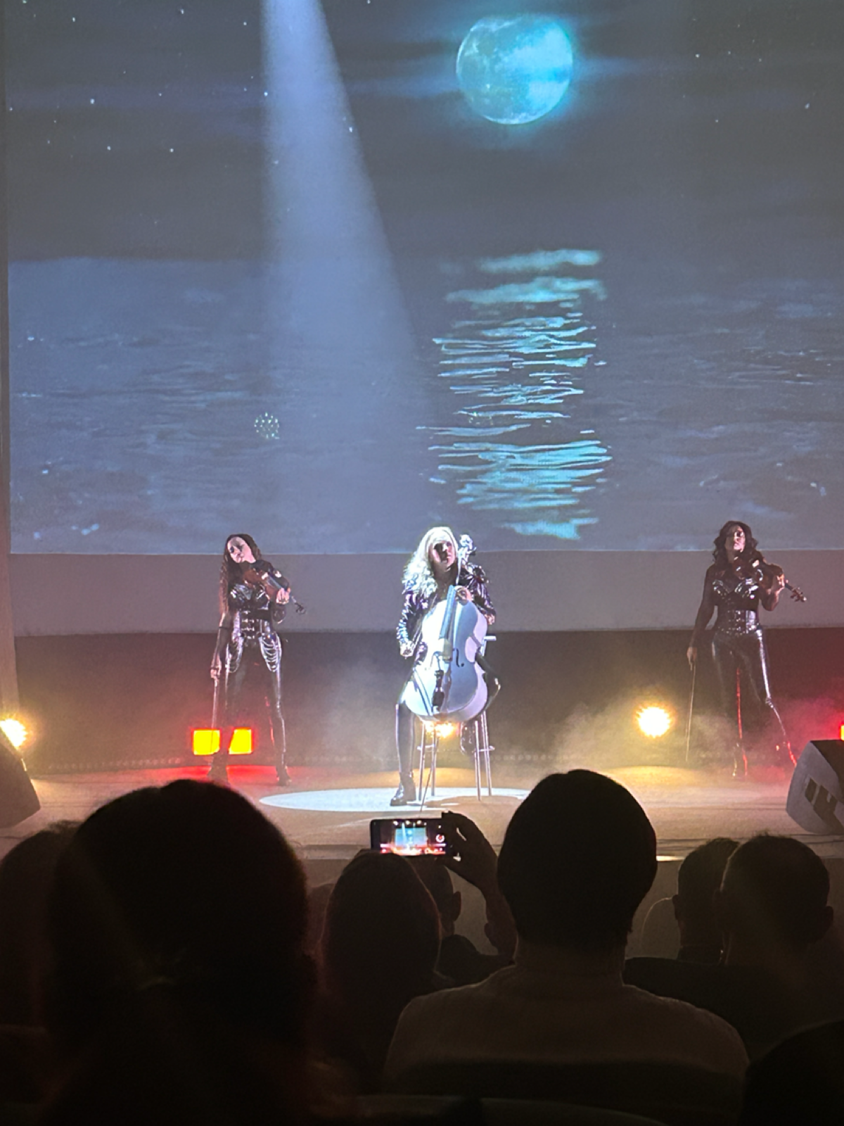 Silenzium
Сегодня был довольно насыщенный день, и, к сожалению, новая работа осталась не завершенной. Утро началось с того, что мне нужно было заняться делами по дому | Сетка — социальная сеть от hh.ru