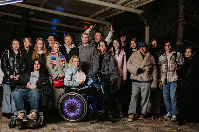 Кино без границ: как актеры с с особенностями здоровья покоряют экраны🪩
Яндекс и Кинопоиск запустили крутой проект, чтобы больше актеров с инвалидностью появлялось в кино | Сетка — социальная сеть от hh.ru