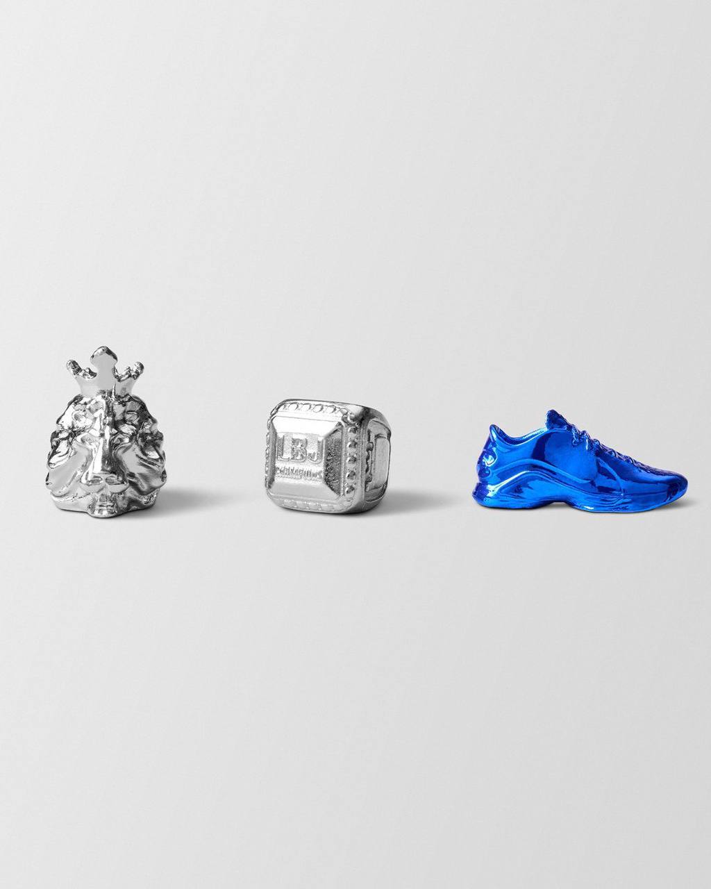 Воу, Hasbro тут анонснули монополию с Леброном Джеймсом и Nike. В наборе все ну очень тематическое, даже есть фигурки для игры в форме майки с номером 23 и баскетбольный мяч | Сетка — социальная сеть от hh.ru