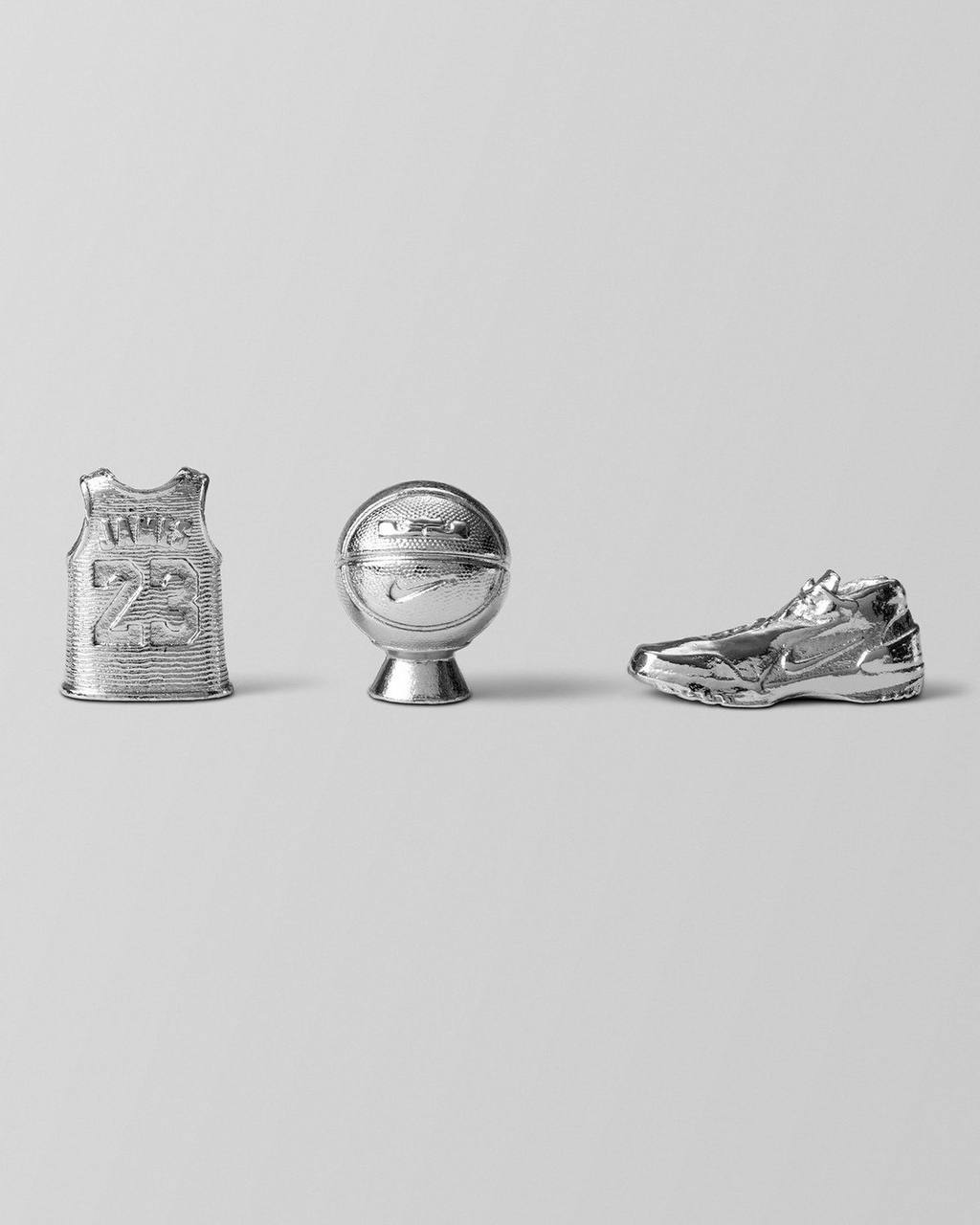 Воу, Hasbro тут анонснули монополию с Леброном Джеймсом и Nike. В наборе все ну очень тематическое, даже есть фигурки для игры в форме майки с номером 23 и баскетбольный мяч | Сетка — социальная сеть от hh.ru