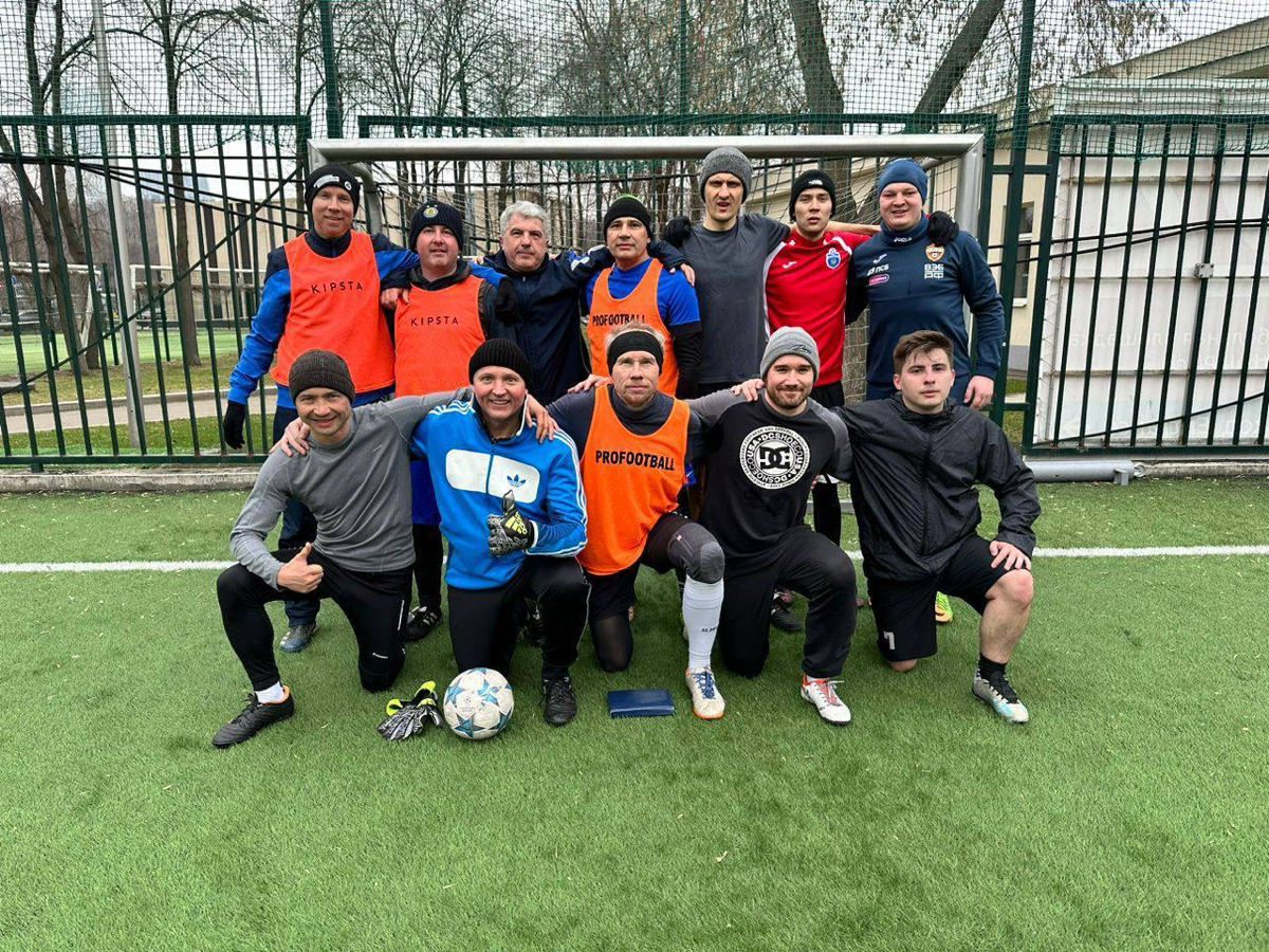 ⚽️ Смотрите, это фотографии с моих любимых тренировок по футболу.
Так сразу и не скажешь, что им уже полгода… Знакомо? | Сетка — социальная сеть от hh.ru