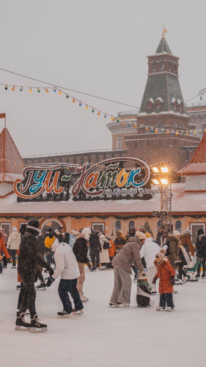 🎄На Красной площади монтируют каток и новогоднюю ярмарку
📲Подпишитесь на Вдвижении | Сетка — социальная сеть от hh.ru