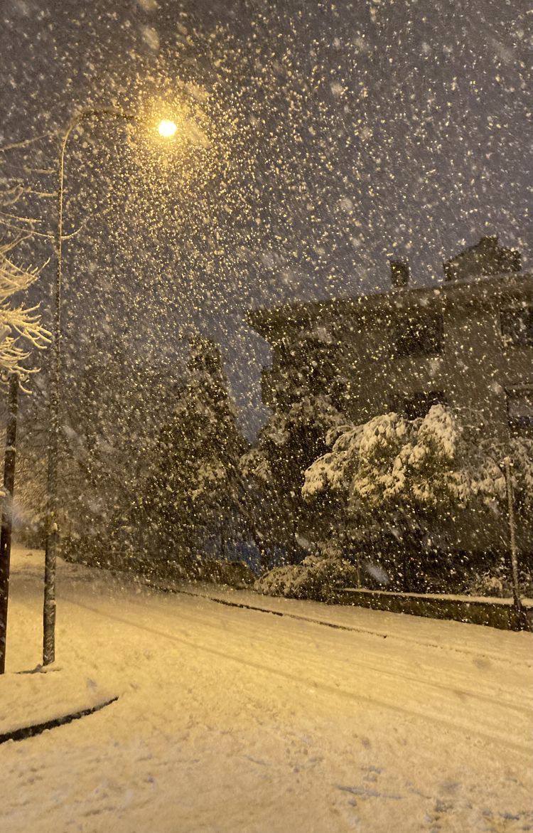 ❄️Сильный снегопад обрушится на Москву с 22 по 24 ноября
Выпадет до 15–25 сантиметров снега, который уже не растает
📲Подпишитесь на Вдвижении | Сетка — социальная сеть от hh.ru