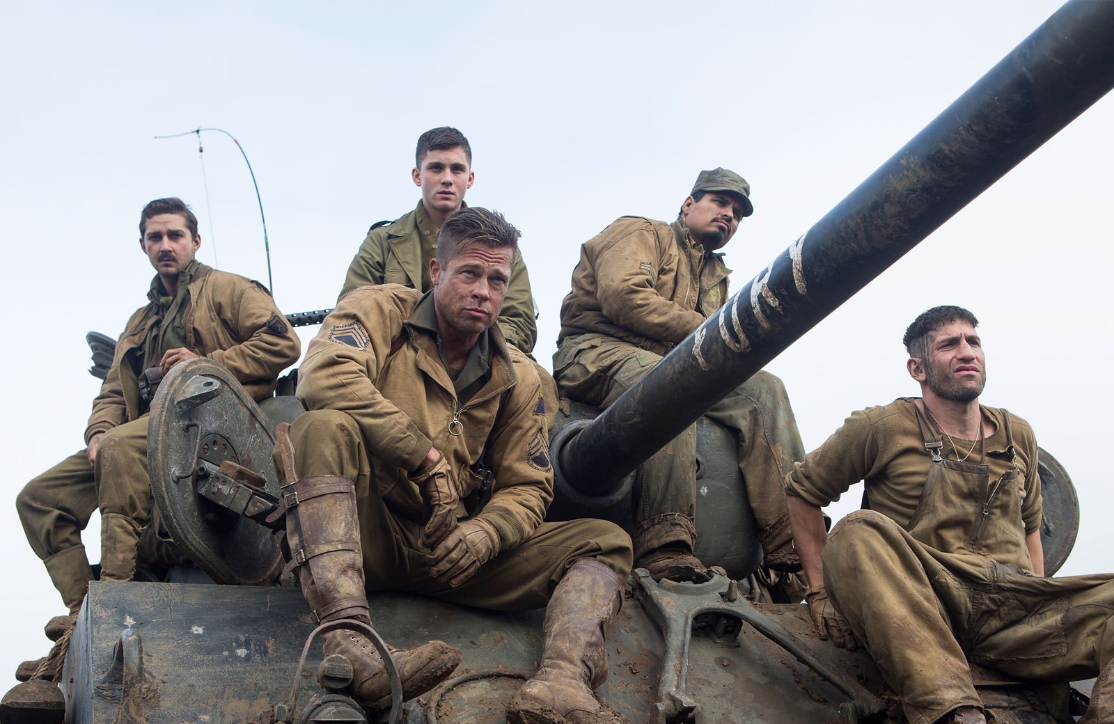 #чтопосмотреть
Ярость (2014)
Выдержанный в духе современного масштабного кино суровый фильм об ужасах войны, страхе смерти и необходимости оставаться человеком даже в самые страшные минуты своей жизни | Сетка — социальная сеть от hh.ru
