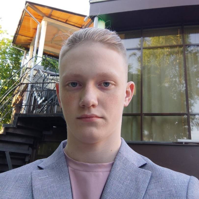 Денис Семенов