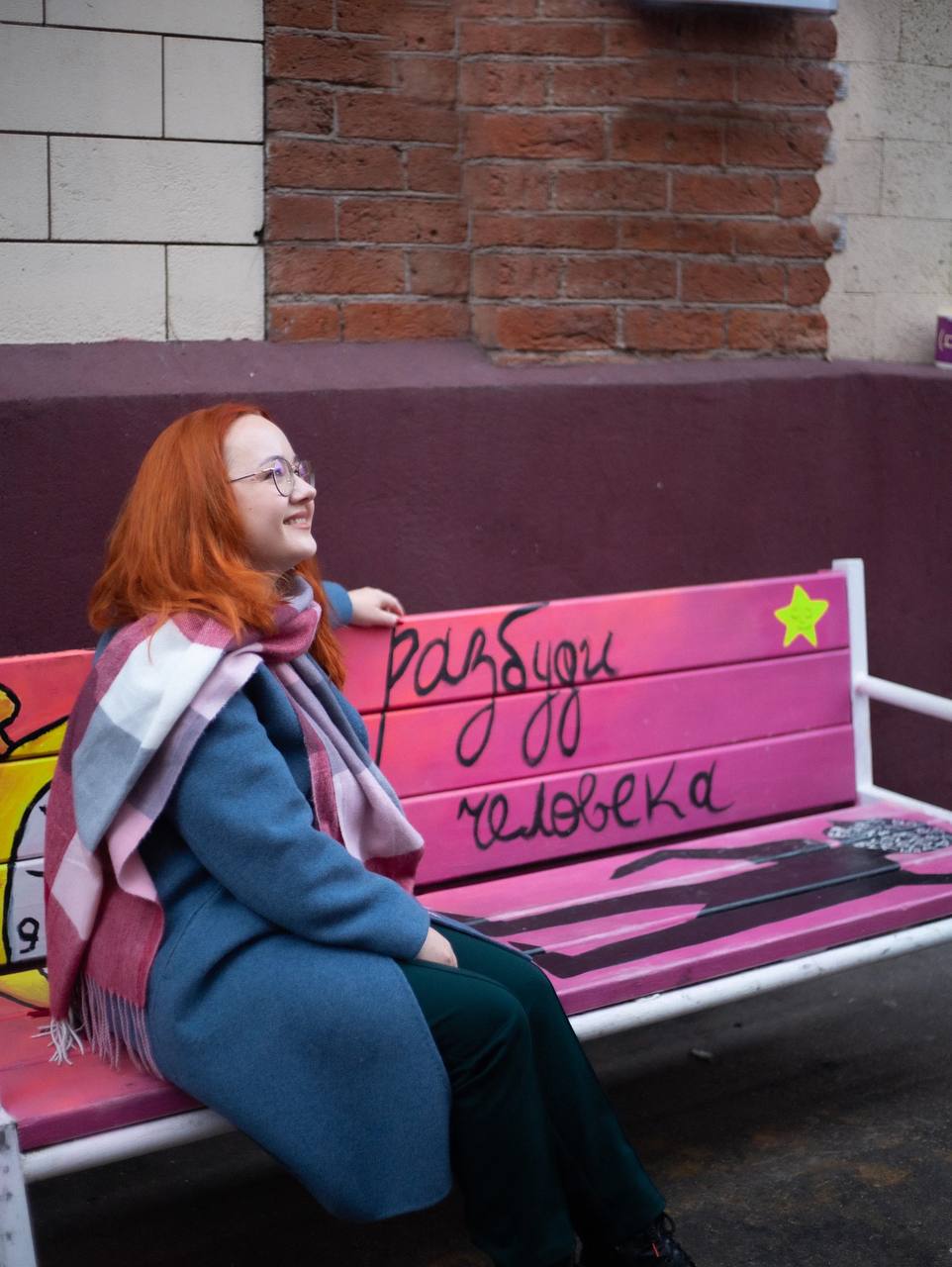 Моя дочь в 2 года любила подходить к нарисованному человечку на пешеходной дорожке и громко повторять: «Встань и иди!!!»😈😂
В тот момент я думала - не зря на восьмом месяце беременности мы вместе закан... | Сетка — социальная сеть от hh.ru