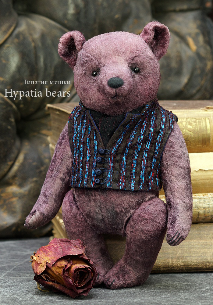 "Флори. Черничные сны…"   
Новый коллекционный медведь. Рост 21 см. Плюшевый мишка, набит опилками, голова и конечности подвижны | Сетка — социальная сеть от hh.ru