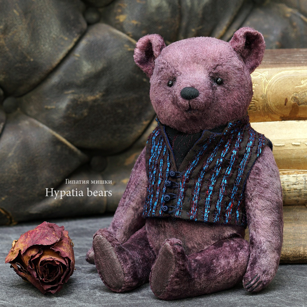 "Флори. Черничные сны…"   
Новый коллекционный медведь. Рост 21 см. Плюшевый мишка, набит опилками, голова и конечности подвижны | Сетка — социальная сеть от hh.ru