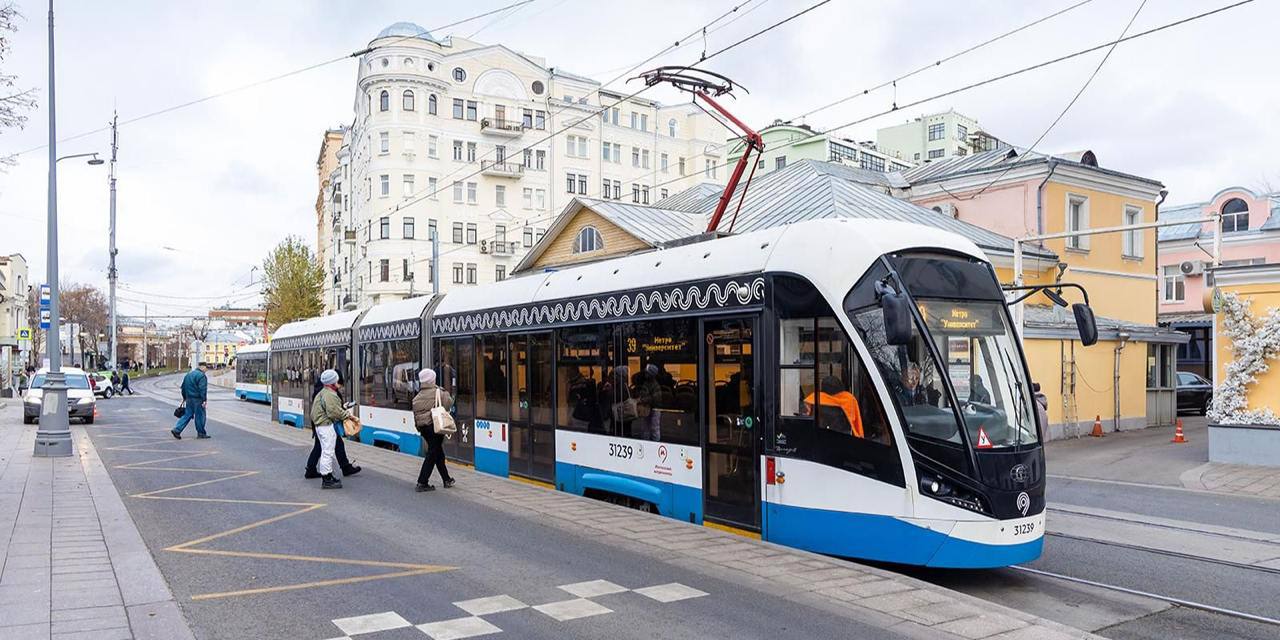 🚃 В Москве обустроили уже 11 трамвайных платформ венского типа
Приподнятые платформы облегчают посадку и высадку в том числе маломобильных пассажиров
Это эффективный способ обеспечить удобство для пас... | Сетка — социальная сеть от hh.ru