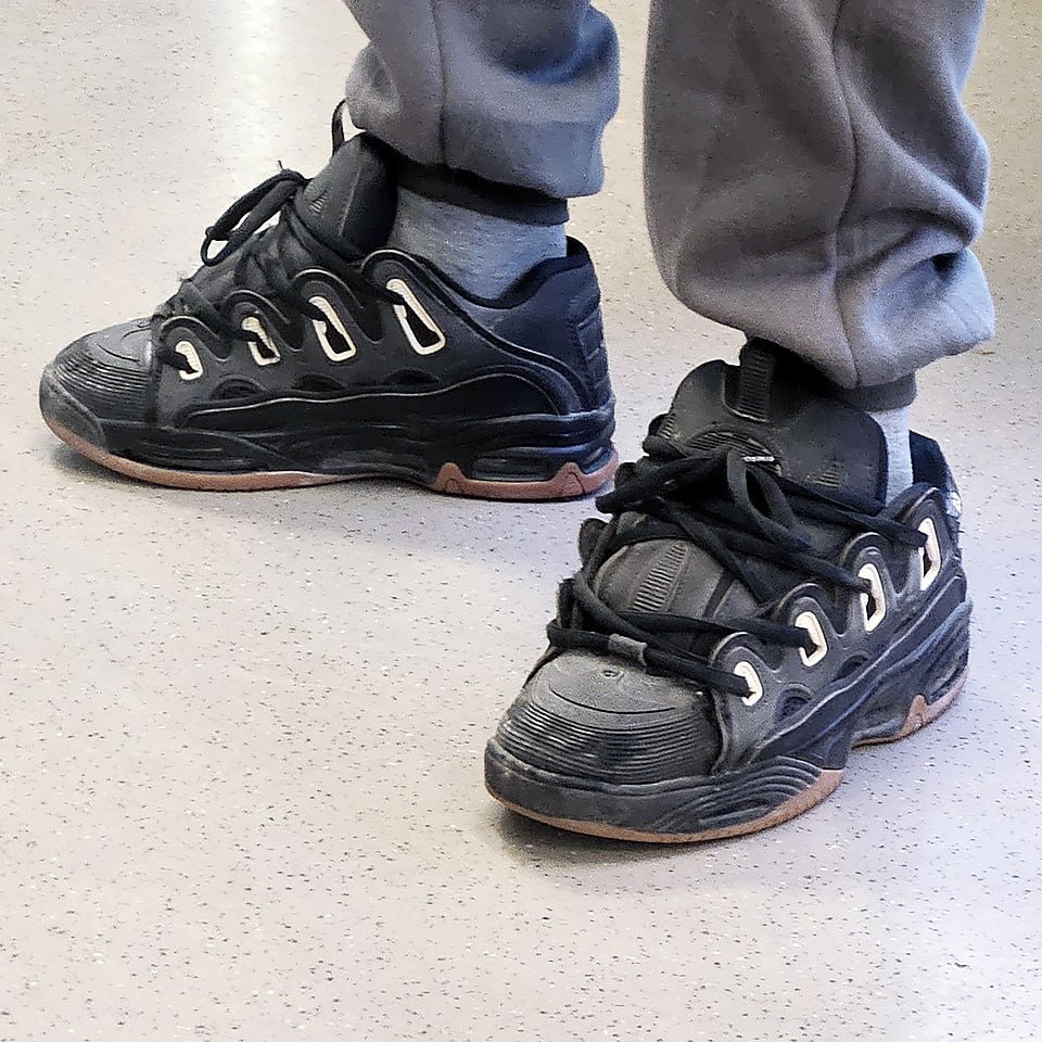 Пухляши от OSIRIS, которые по своей стилистике стоят особняком и оччень узнаваемы
И это 👉 OSIRIS D3 'Black Gum (Цена #1)
🪙Цена#2
🪙Цена#3
Вот ТУТ ранее писал про эту компанию
И о погоде 🌧
Сегодня в Мос... | Сетка — социальная сеть от hh.ru