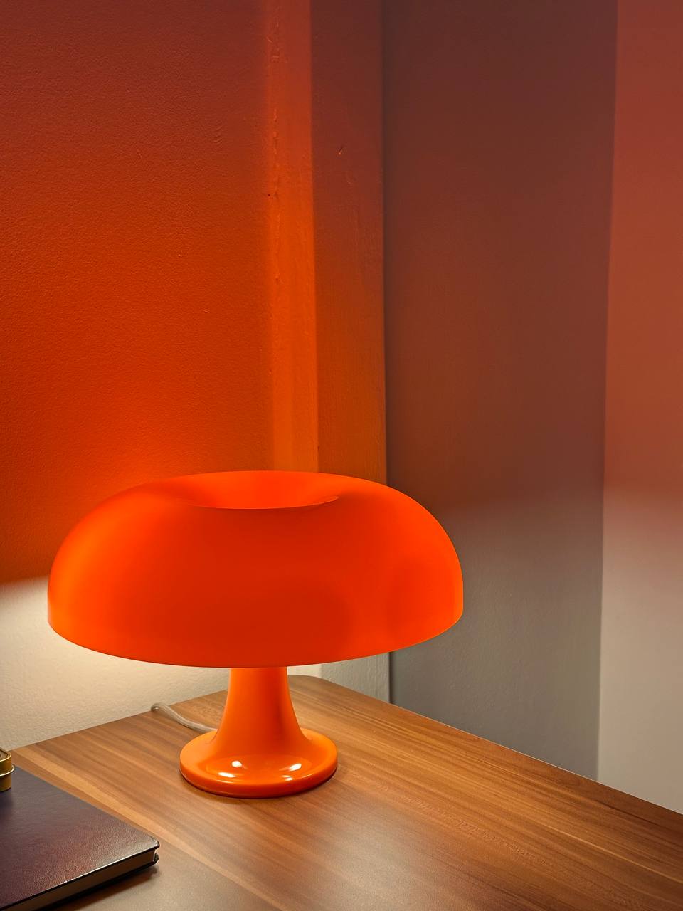 Несколько вечерних фоточек из нашего офиса, чтобы пока ничего не палить, но немножко приоткрывать занавес.
Планируем добить ремонт и обустройство до середины декабря. А пока живём, как живём | Сетка — социальная сеть от hh.ru