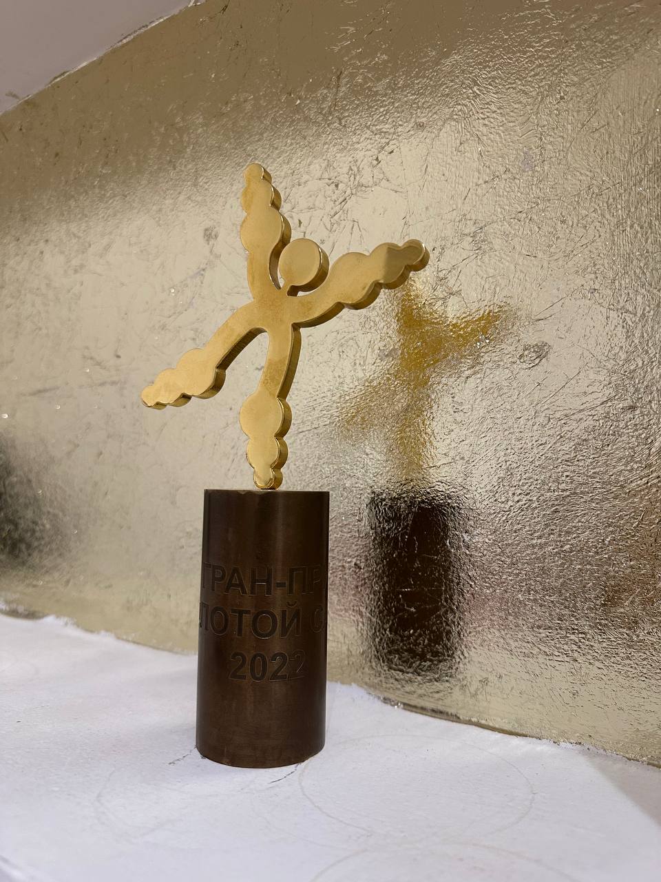 Несколько вечерних фоточек из нашего офиса, чтобы пока ничего не палить, но немножко приоткрывать занавес.
Планируем добить ремонт и обустройство до середины декабря. А пока живём, как живём | Сетка — социальная сеть от hh.ru