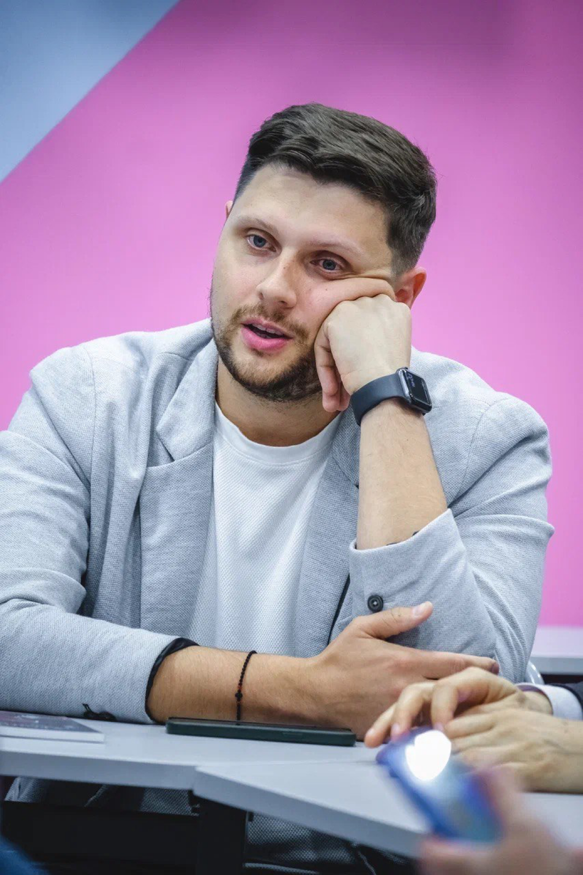 Удивительный феномен: даёшь инструменты — получаешь отказы🤔
Часто слышу жалобы на отсутствие возможностей, на проблемы, которые кажутся непреодолимыми. Люди страдают, тревожатся, делятся бедами.. | Сетка — социальная сеть от hh.ru