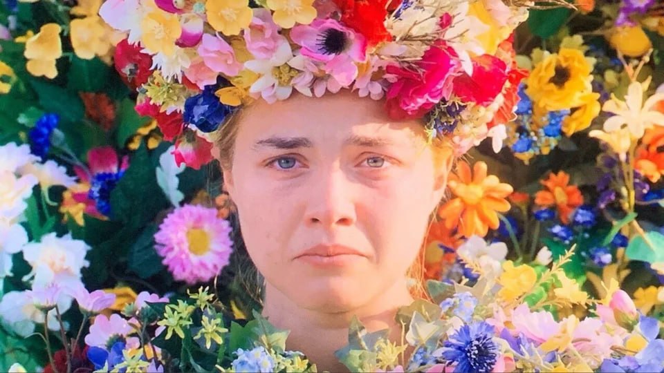 Лол, студия A24 выкатила наконечник для новогодней ёлки в форме героини «Солнцестояния»! Его связали вручную из шерсти. Цена — $48 (4800 рублей) | Сетка — социальная сеть от hh.ru