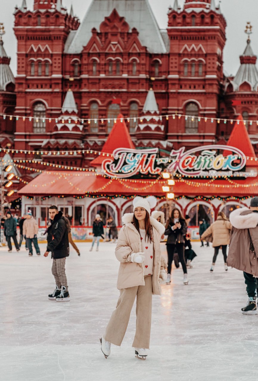 ⛸Каток на Красной площади откроют для гостей 6 декабря
Сейчас идет монтаж конструкций🛠
Вечером 5 декабря состоится его торжественное открытие🎉
📲Подпишитесь на Вдвижении
#активныйотдых | Сетка — социальная сеть от hh.ru