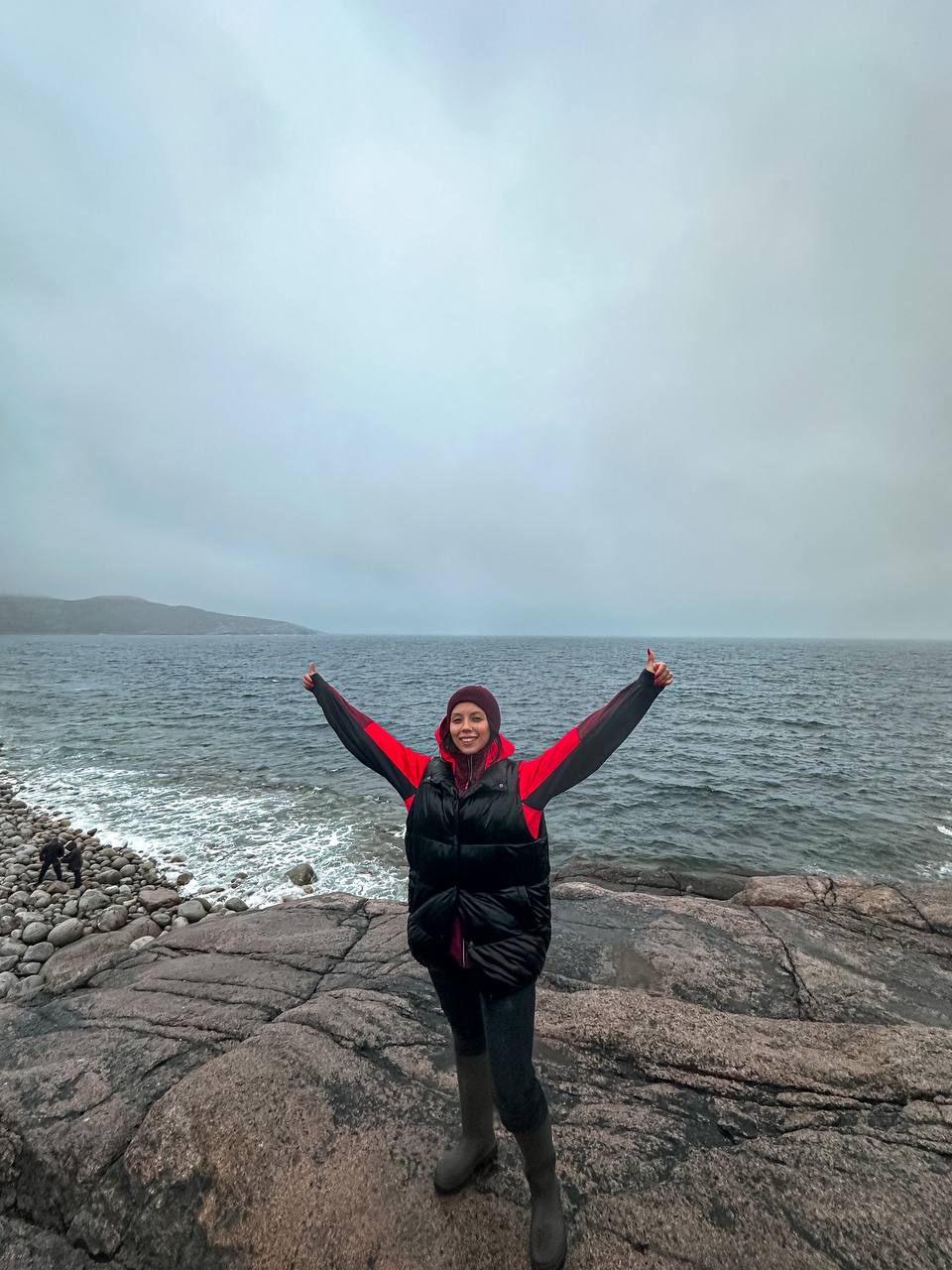 Из руководителя WB до фасилитатора 
На фото — привет с крайнего севера 👋
Я Анастасия Удалова, и я бизнес-фасилитатор.
Про бизнес написала, а фото без пиджака и лэптопа | Сетка — социальная сеть от hh.ru