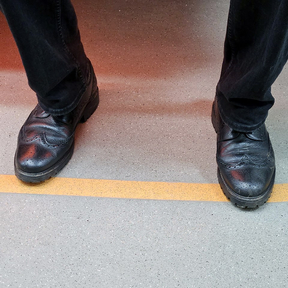 Вот так может выглядеть обувь в конце рабочего дня, когда используем средства ухода за обувью 😎
⭐️Кстати, а знаете, как называются вот эти узоры на носках туфель?
МЕДАЛЬОН (medallion) — это узор из де... | Сетка — социальная сеть от hh.ru