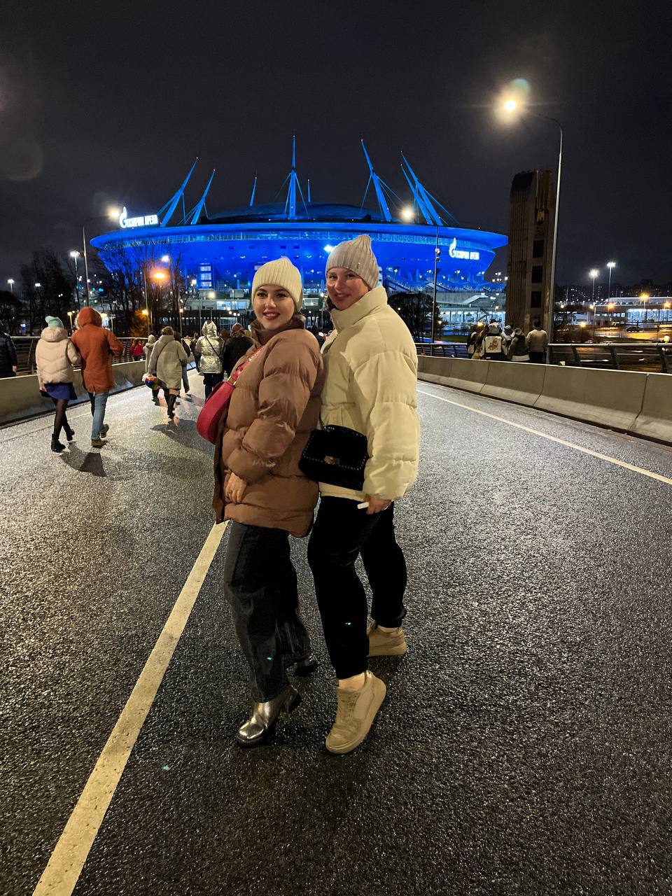 Скорость достижения результата.
В выходные ходили на концерт БАСТЫ и площадка вместила 65 000 человек - просто ой как дохуя получается……
И в конце он пел песню «моя игра», думаю хоть раз вы ее слышали | Сетка — социальная сеть от hh.ru