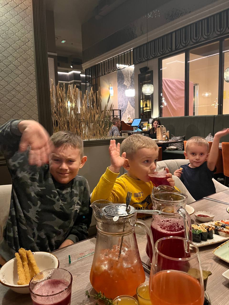 Скорость достижения результата.
В выходные ходили на концерт БАСТЫ и площадка вместила 65 000 человек - просто ой как дохуя получается……
И в конце он пел песню «моя игра», думаю хоть раз вы ее слышали | Сетка — социальная сеть от hh.ru