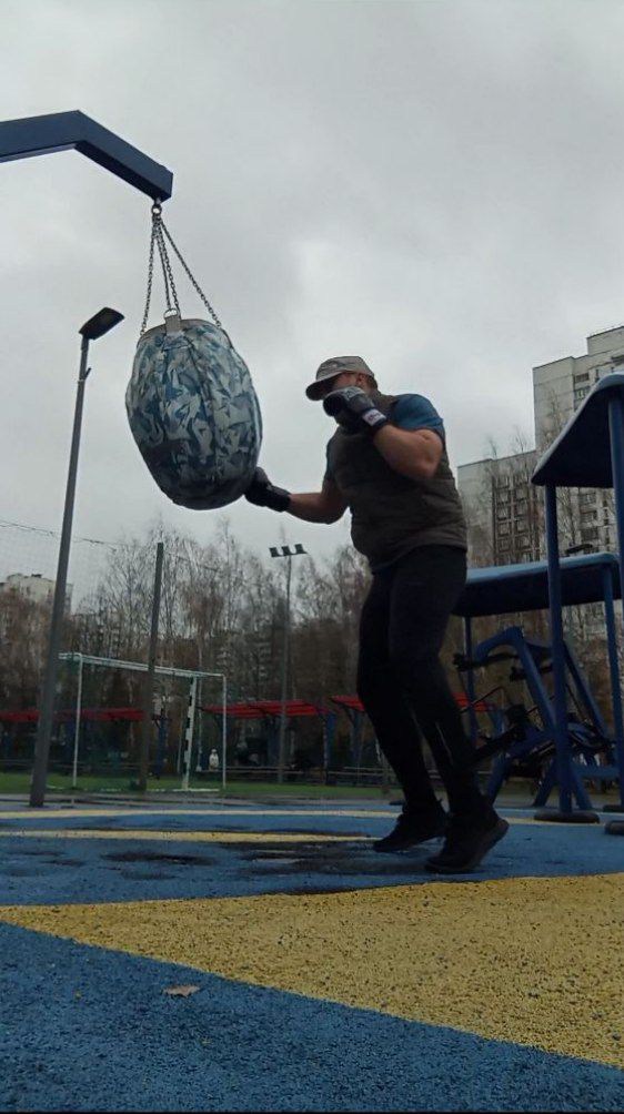 Если человек занимается спортом, то это не значит, что он тупой.
Нередко тощие люди пытаются найти хоть какие-то (пусть даже мнимые) плюсы в том, что они дрищи | Сетка — социальная сеть от hh.ru