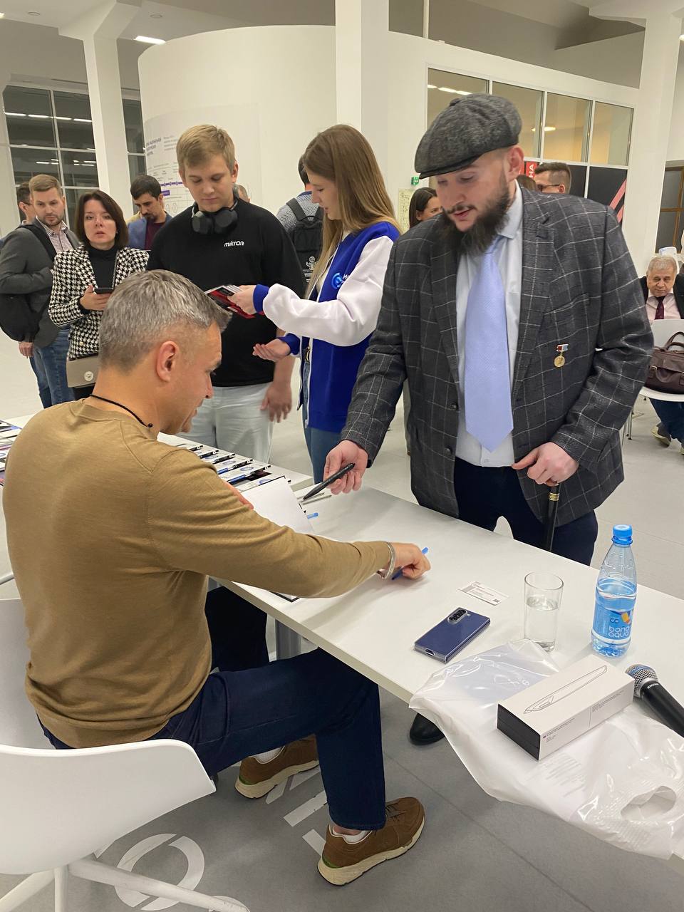 Пара слов о презентации книги Василия Шпака | Сетка — социальная сеть от hh.ru