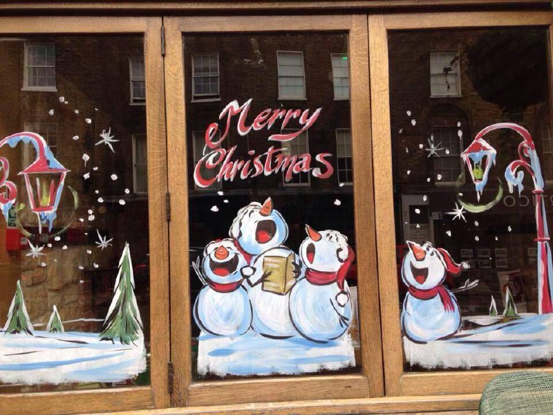 🎄🪅🎊Новогоднее оформление входных групп — это не только способ создать волшебную атмосферу праздника, но и важный элемент брендинга и привлечения клиентов | Сетка — социальная сеть от hh.ru