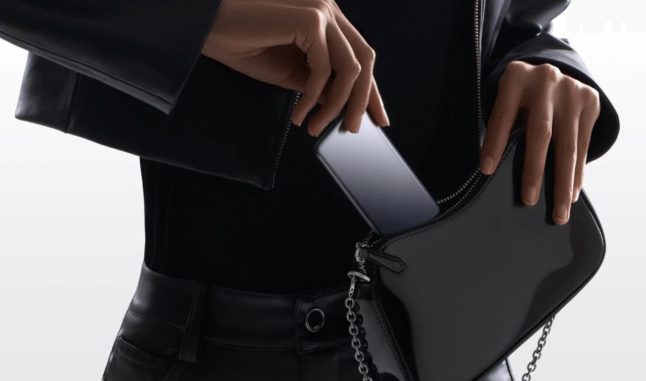 Xiaomi выпустили самый тонкий в истории пауэрбанк! Размером он чуть больше кредитной карты, но мощность как у нормальной банки — 5000mAh.
Называется новинка Xiaomi Ultra Slim Power Bank | Сетка — социальная сеть от hh.ru