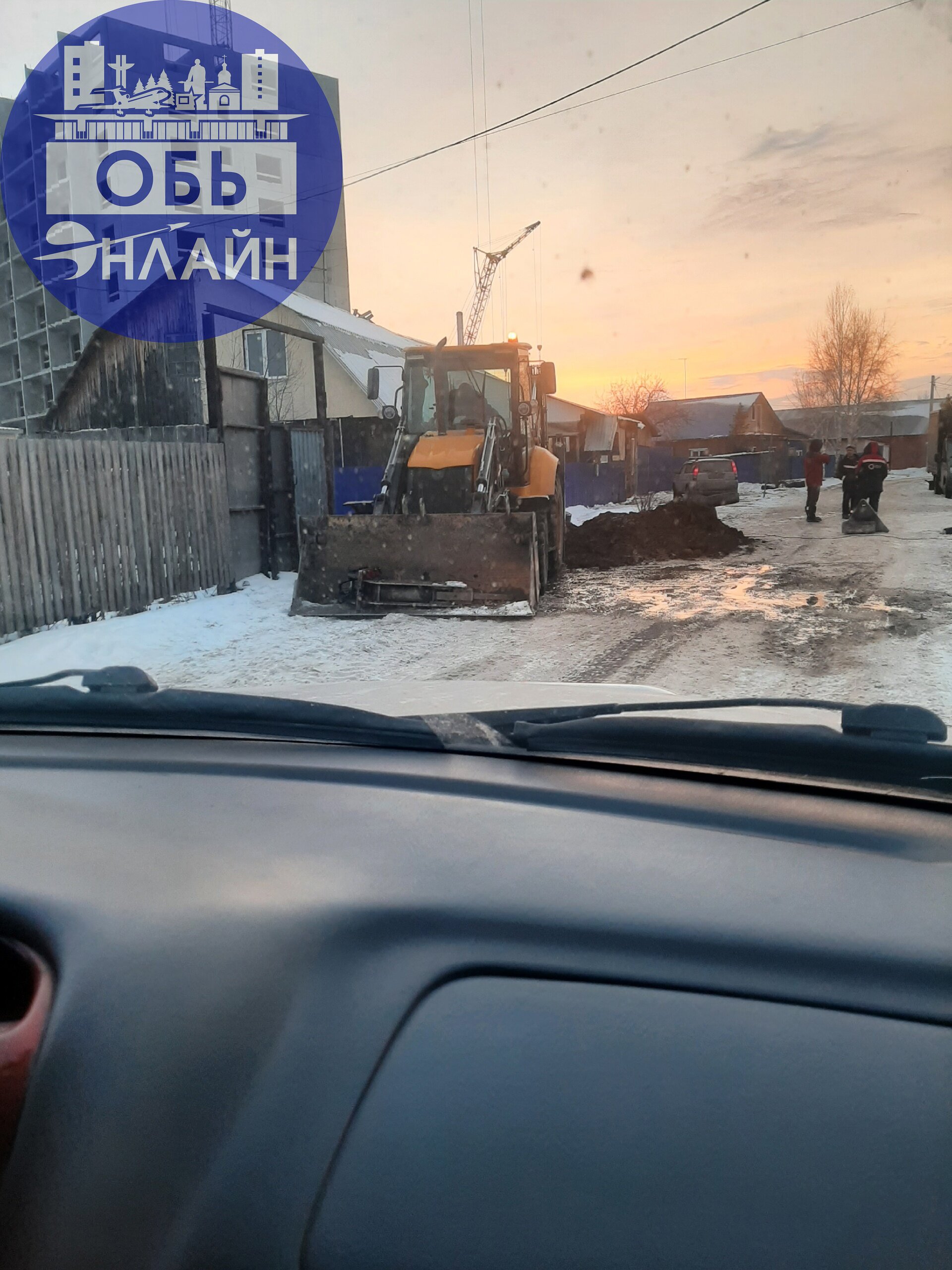 ↗ Добрый вечер. Обращаюсь к 'хозяину' города Обь. Когда закончится этот беспредел???. Газовики копали на улице Чехова, порвали водопровод. Теперь без воды несколько улиц частного сектора | Сетка — социальная сеть от hh.ru