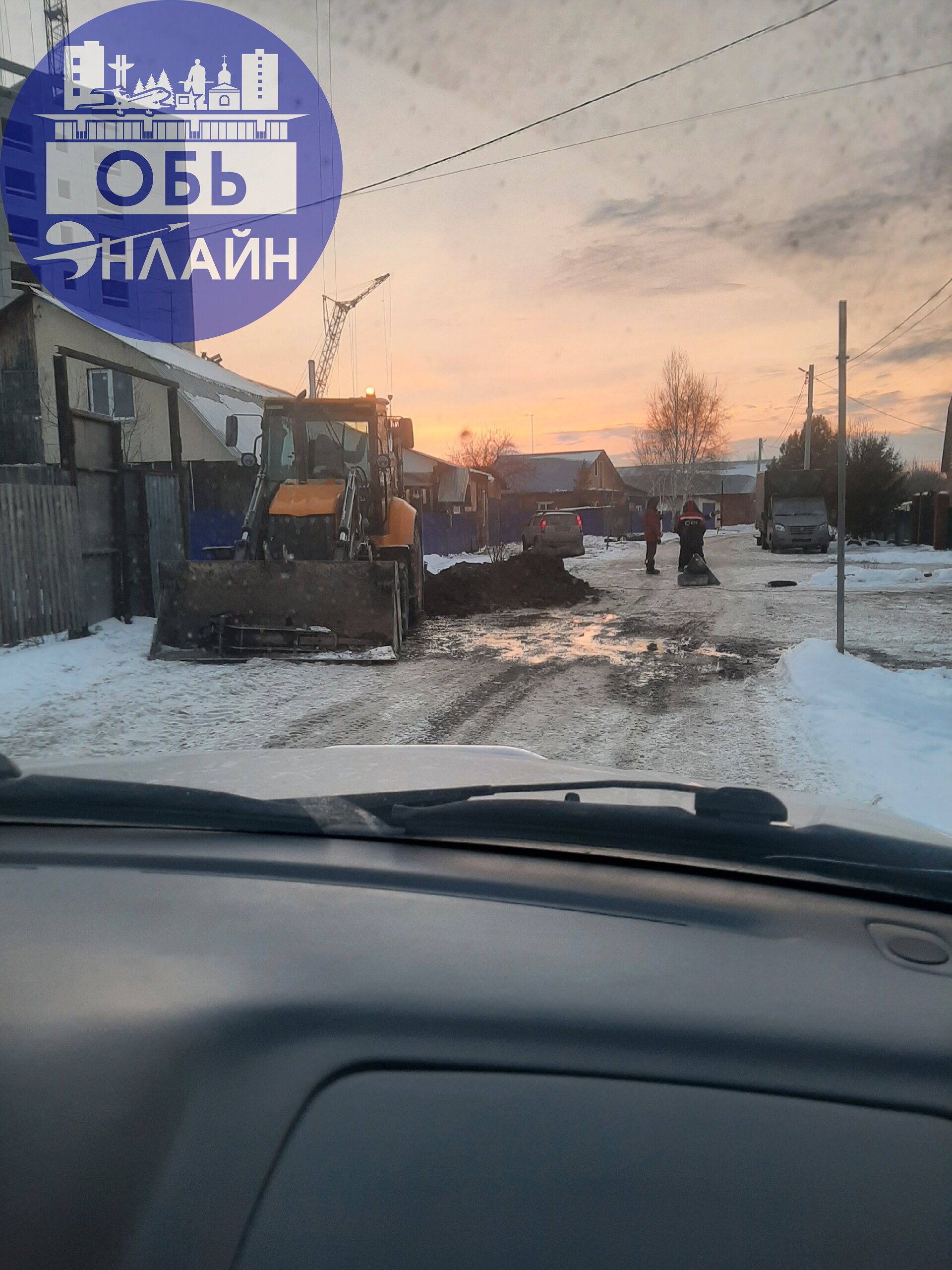 ↗ Добрый вечер. Обращаюсь к 'хозяину' города Обь. Когда закончится этот беспредел???. Газовики копали на улице Чехова, порвали водопровод. Теперь без воды несколько улиц частного сектора | Сетка — социальная сеть от hh.ru