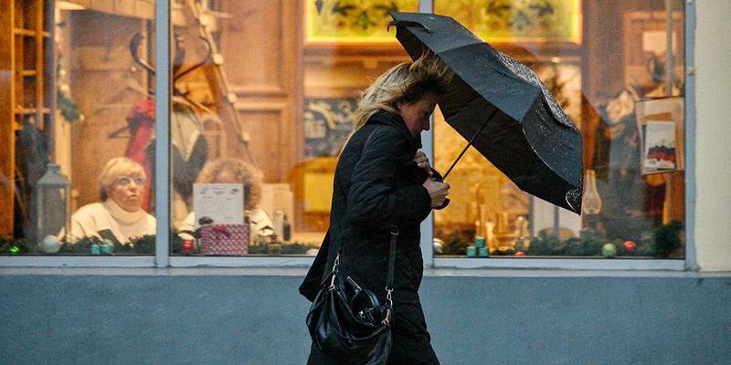 🌪️ Пятибалльный шторм с сильным ветром ожидается в Москве к вечеру
Уровень погодной опасности повышен до «оранжевого» из-за мощного ветра в 27 м/с
📲Подпишитесь на Вдвижении | Сетка — социальная сеть от hh.ru