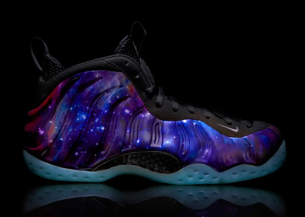 Nike готовится выпустить космокроссовки Air Foamposite Galaxy в 2025 году
Впервые эти кроссовки выпустили в феврале 2012 года. В то время новинка вызвала настоящий ажиотаж | Сетка — социальная сеть от hh.ru