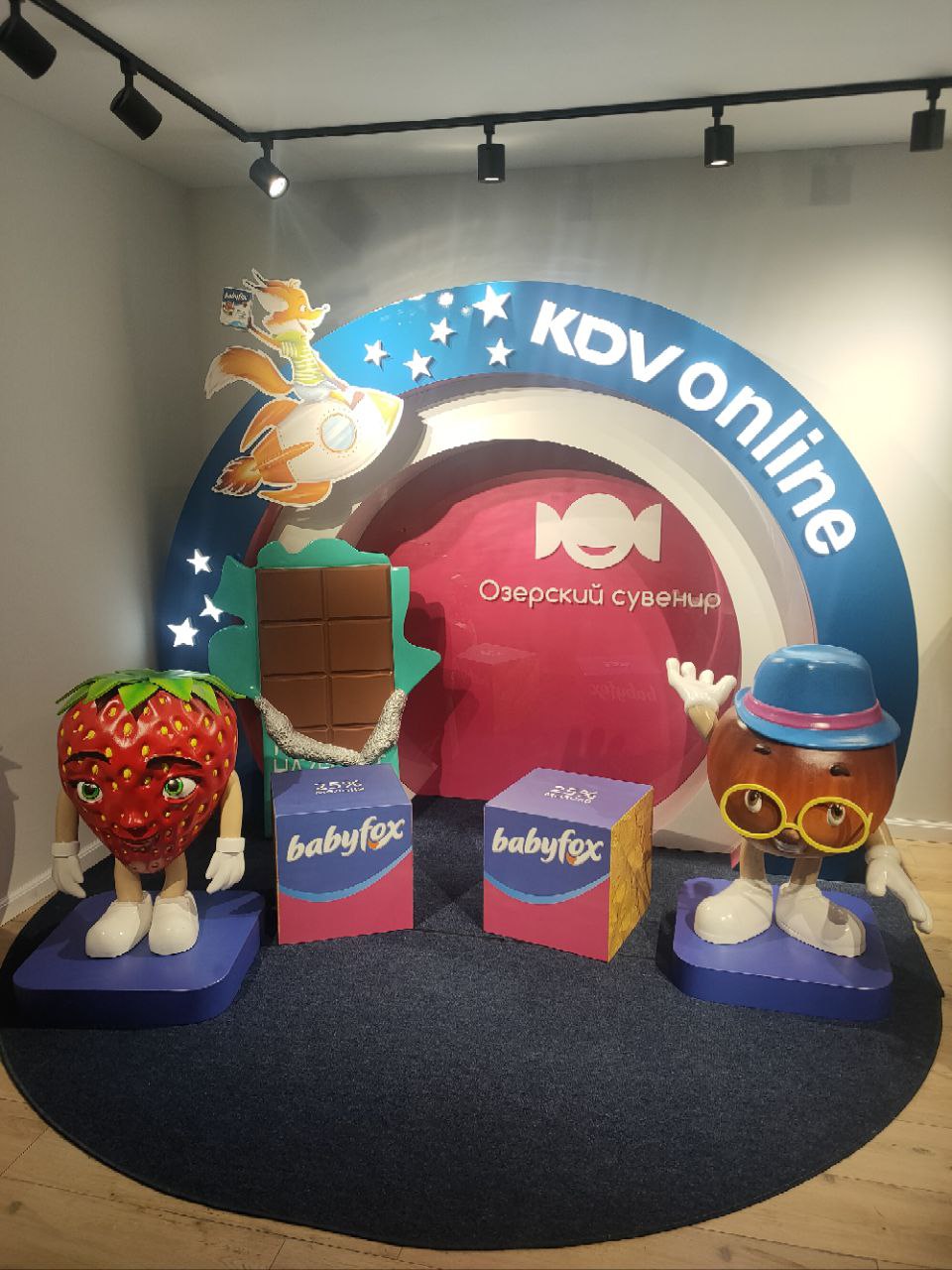 Озёры KDV
По приглашению Артёма в компании приятных людей посетили производство конфет и протеиновых батончиков в городе Озёры
На самом производстве снимать нельзя, поэтому кадры со входной группы
Сам... | Сетка — социальная сеть от hh.ru