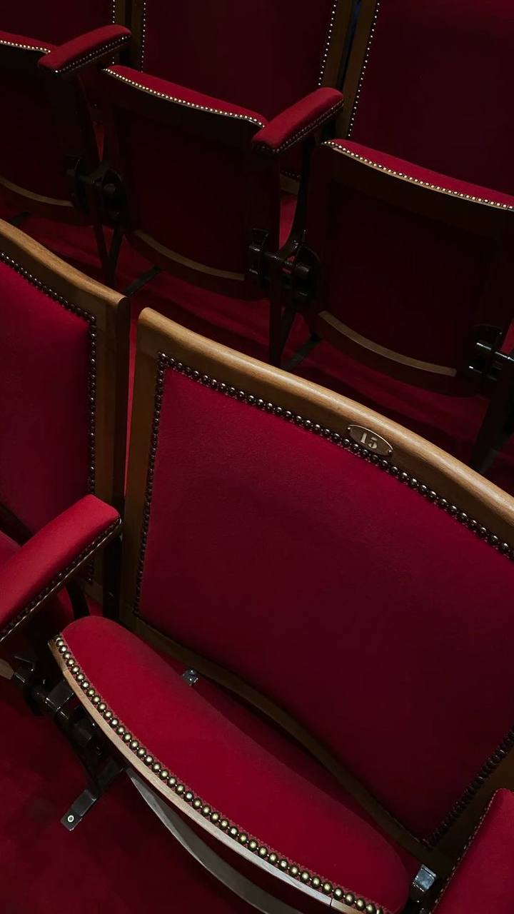 🎭Бесплатный спектакль «Татьяны»
29 ноября в 20:00
Театральный перформанс независимого любительского театра «Чибис», в основе которого текст «Евгения Онегина» и книги из библиотеки Татьяны Лариной
💰Вхо... | Сетка — социальная сеть от hh.ru