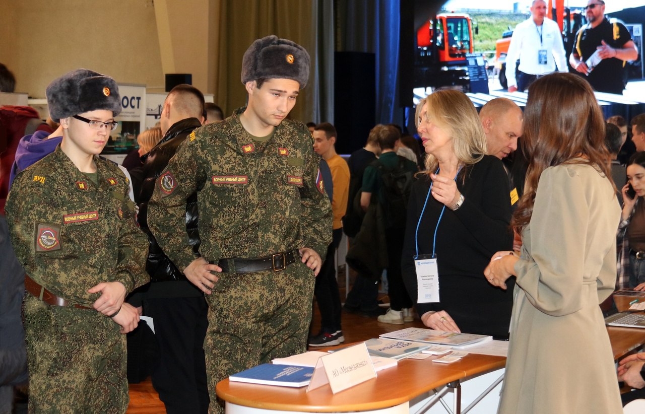 ✅В 15 ноября в МАДИ прошла масштабная Ярмарка вакансий, собравшая участников от ведущих российских компаний транспортного комплекса, производителей комплектующих для автомобилей и дорожной техники, кр... | Сетка — социальная сеть от hh.ru