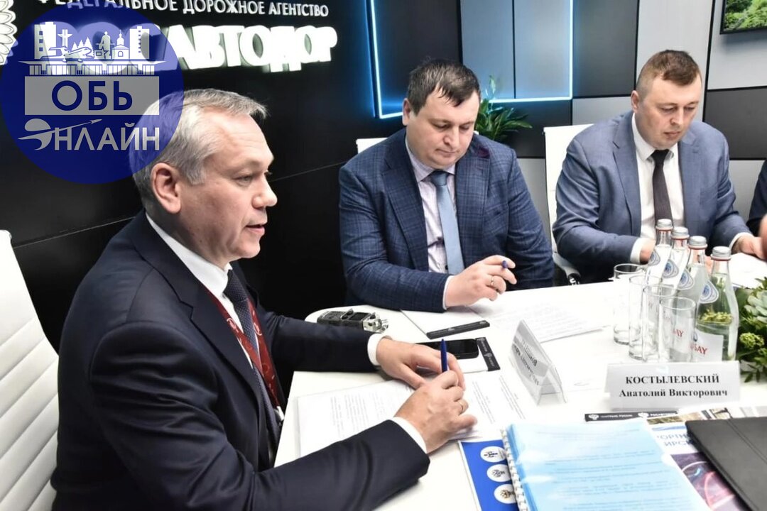 ↗ Губернатор Андрей Травников и руководитель Федерального дорожного агентства Роман Новиков провели рабочую встречу на площадке Международного форума «Транспорт России» | Сетка — социальная сеть от hh.ru