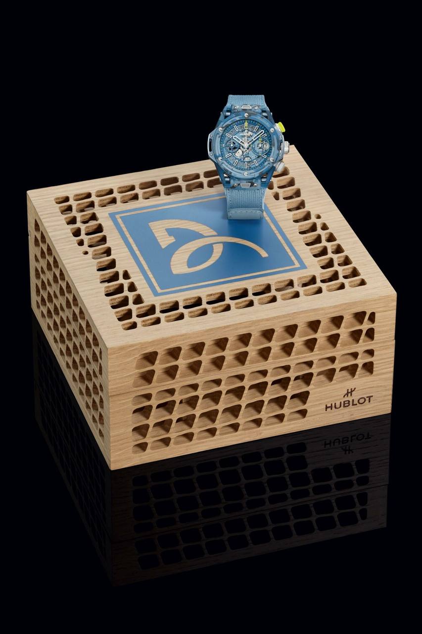 #Артем Как от сердца оторвал.
Hublot изготовил часы из личных вещей теннисиста Новака Джоковича. В основе 100 экземпляров часиков лежат 25 ракеток и 32 поло Lacoste, в которых играл серб | Сетка — социальная сеть от hh.ru