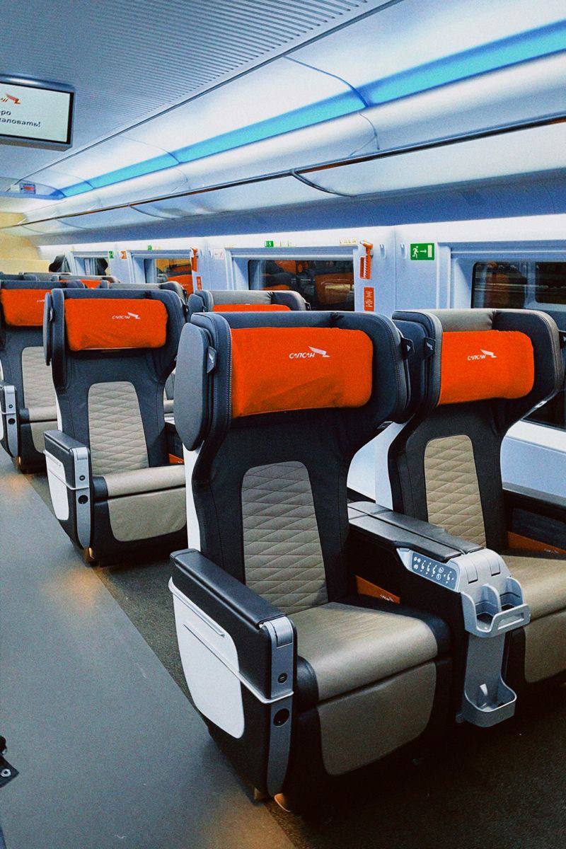 🚝 2025 рублей будет стоить билет на «Сапсан» Москва-Санкт-Петербург в новогоднюю ночь
Праздничная цена будет действительна на проездные, купленные для путешествий экономклассом после 19:00 31 декабря ... | Сетка — социальная сеть от hh.ru