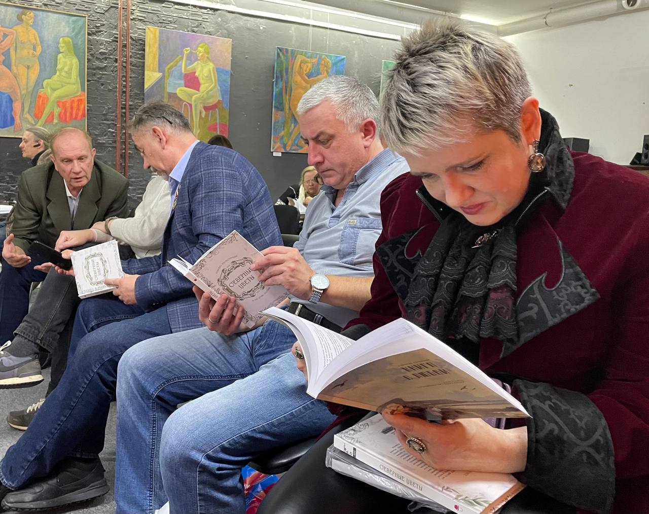 Встреча в литсалоне «Архитекторы Мысли»
Вчера, в Центральном доме архитектора (ЦДА), в г. Москве, в рамках литературного салона «Архитекторы мысли» Русского литературного центра - https://vk | Сетка — социальная сеть от hh.ru