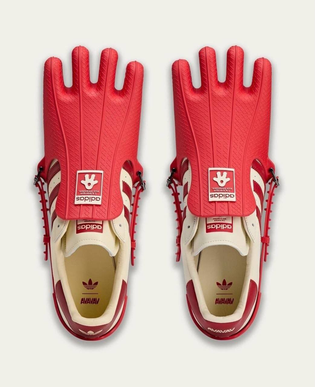 Adidas обезумел и выпустил кроссовки с пальцами Adidas Superfinger Superstar. Это коллаб с итальянским модным брендом AvAvAv. Собственно, пальцы — это отсылка к их знаменитым сапогам | Сетка — социальная сеть от hh.ru