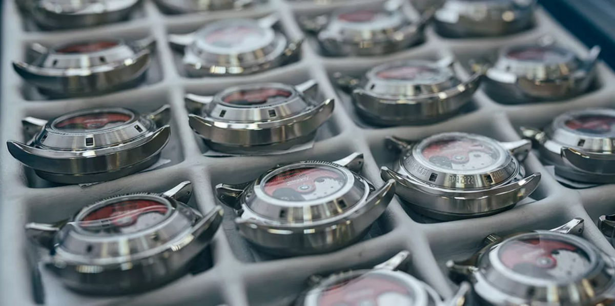 Русская Ракета
Неделю назад я рассказывал про микрофоны Союз - одну из редких успешных реинкарнаций культовых советских брендов. Сегодня речь пойдет про еще один такой кейс | Сетка — социальная сеть от hh.ru