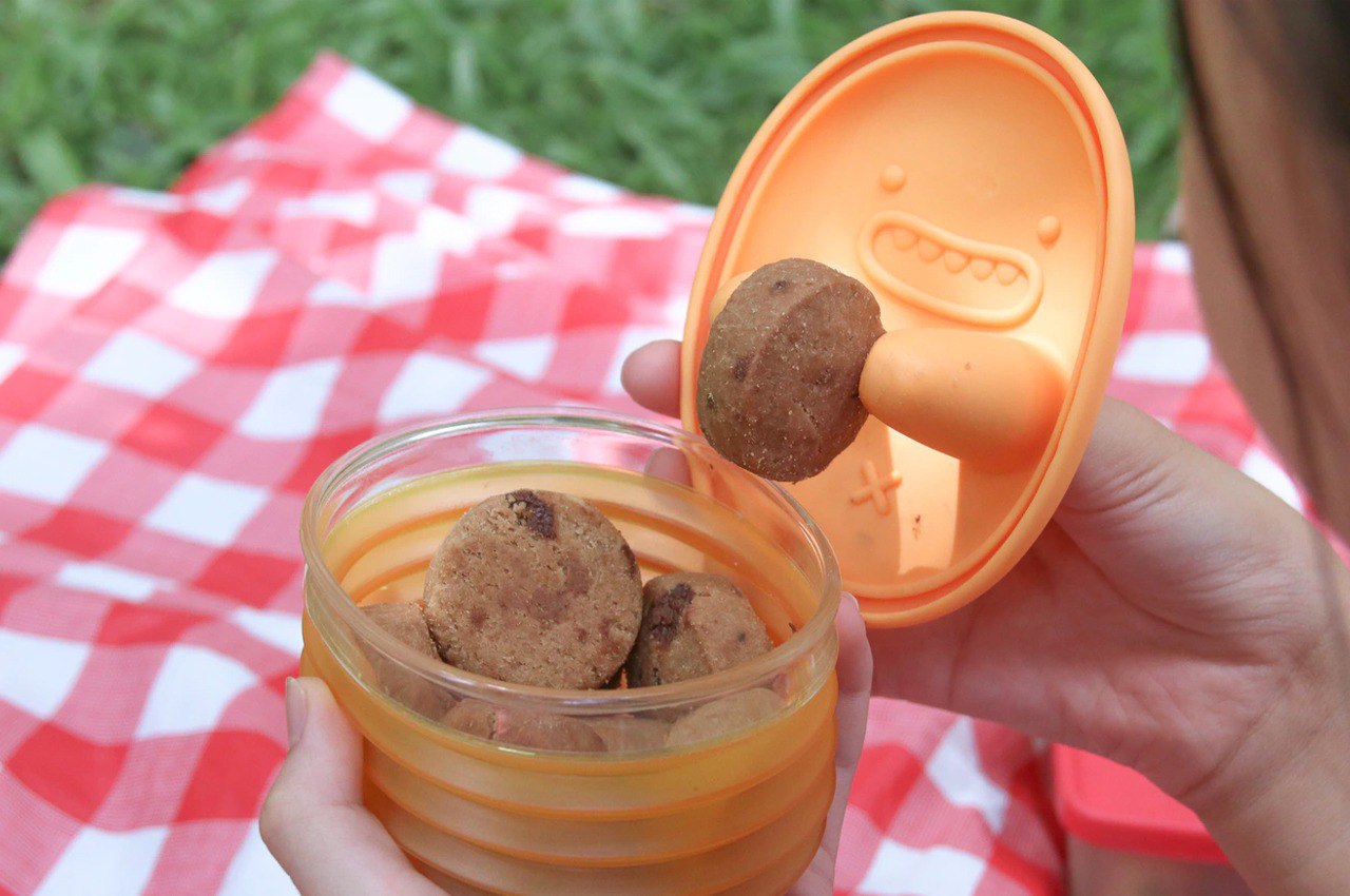 Monchi
Контейнер для снеков, позволяющий перекусывать на открытом воздухе не прикасаясь к содержимому | Сетка — социальная сеть от hh.ru