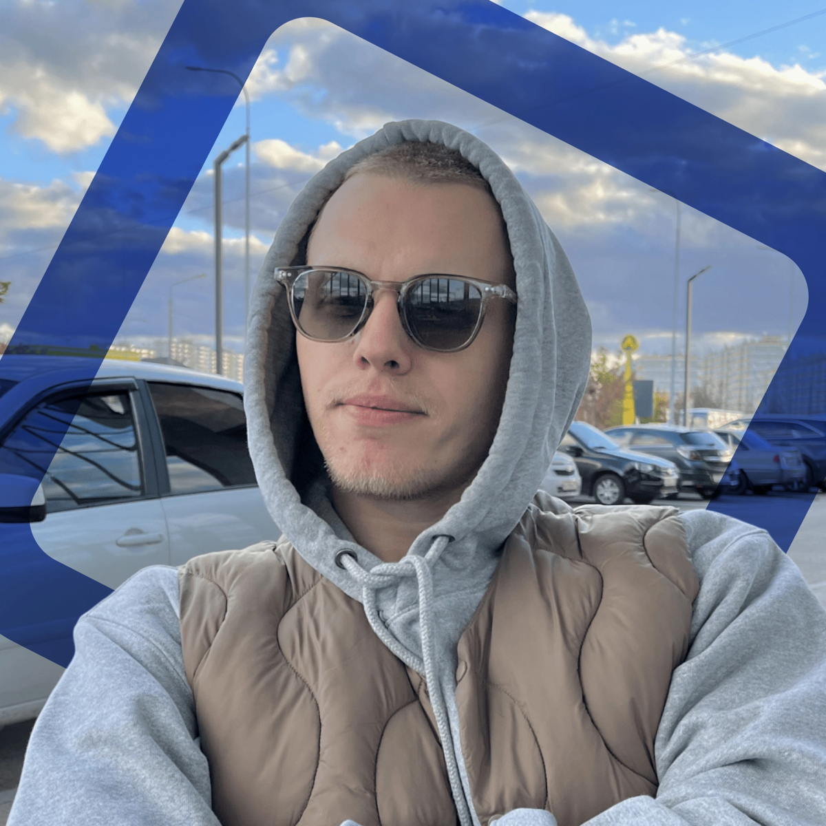 Привет! 👋
Меня зовут Вадим, я веб-дизайнер, который обожает создавать красивые и функциональные сайты на Tilda для бизнеса и экспертов | Сетка — социальная сеть от hh.ru