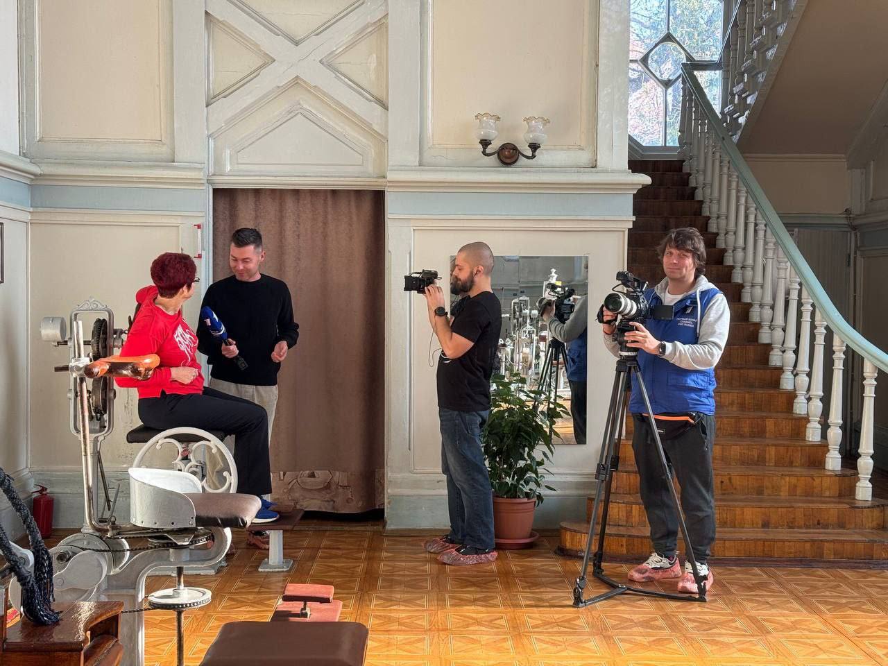 🎬На Ставрополье продолжаются съёмки программы «Доброе утро»
На этот раз ведущие Первого канала посетили институт механотерапии в Ессентуках | Сетка — социальная сеть от hh.ru