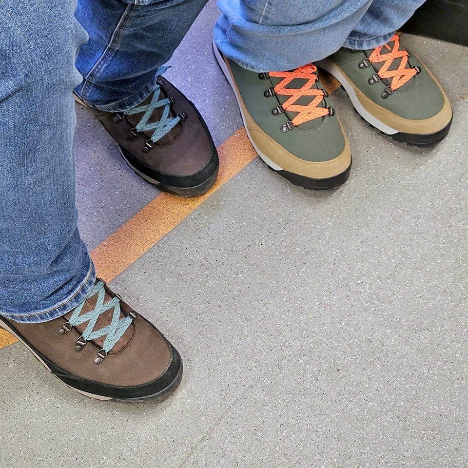 Удачное фото!🍀
Вместе одна и та же модель в разных цветовых вариациях,
И это 👉 The North Face Back-To-Berkeley IV Leather Waterproof
По ссылке оба цветовых варианта
И о погоде 🌥
Сегодня в Москве облач... | Сетка — социальная сеть от hh.ru